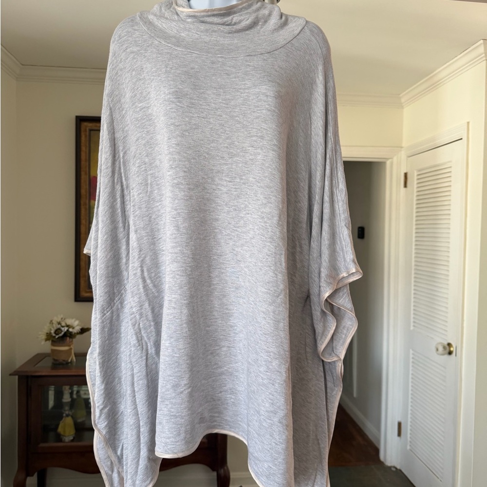 Lou & Grey Light Gray Poncho